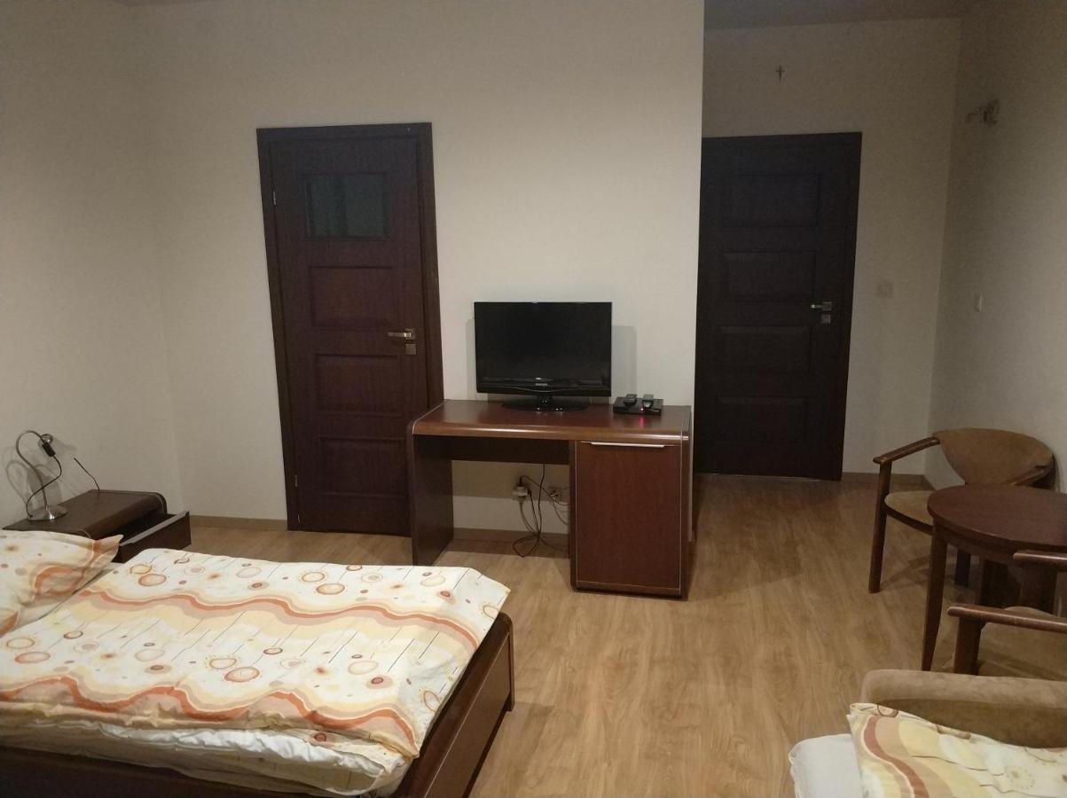 VillaRenoma Nadarzyn Esterno foto
