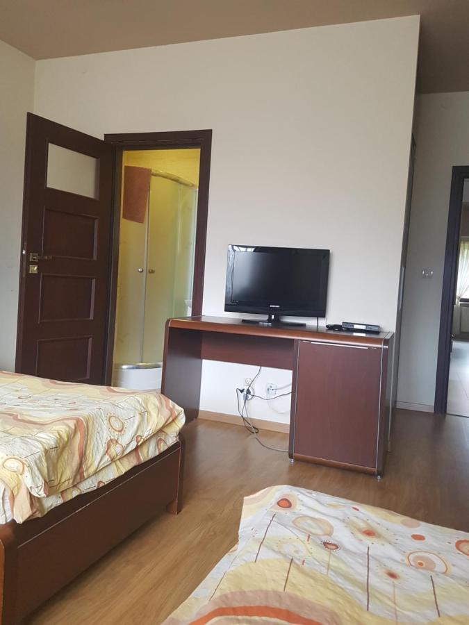 VillaRenoma Nadarzyn Esterno foto