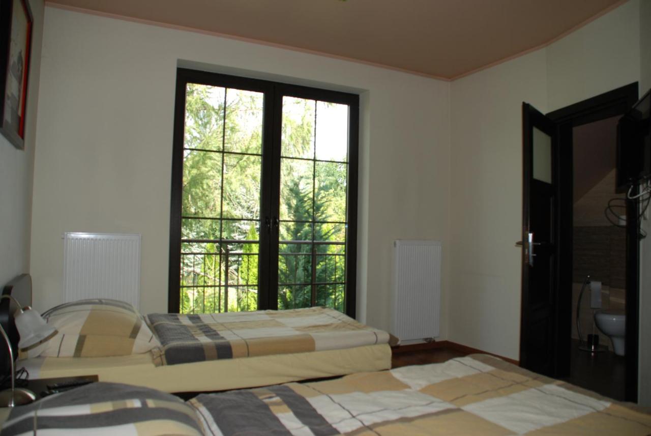 VillaRenoma Nadarzyn Esterno foto